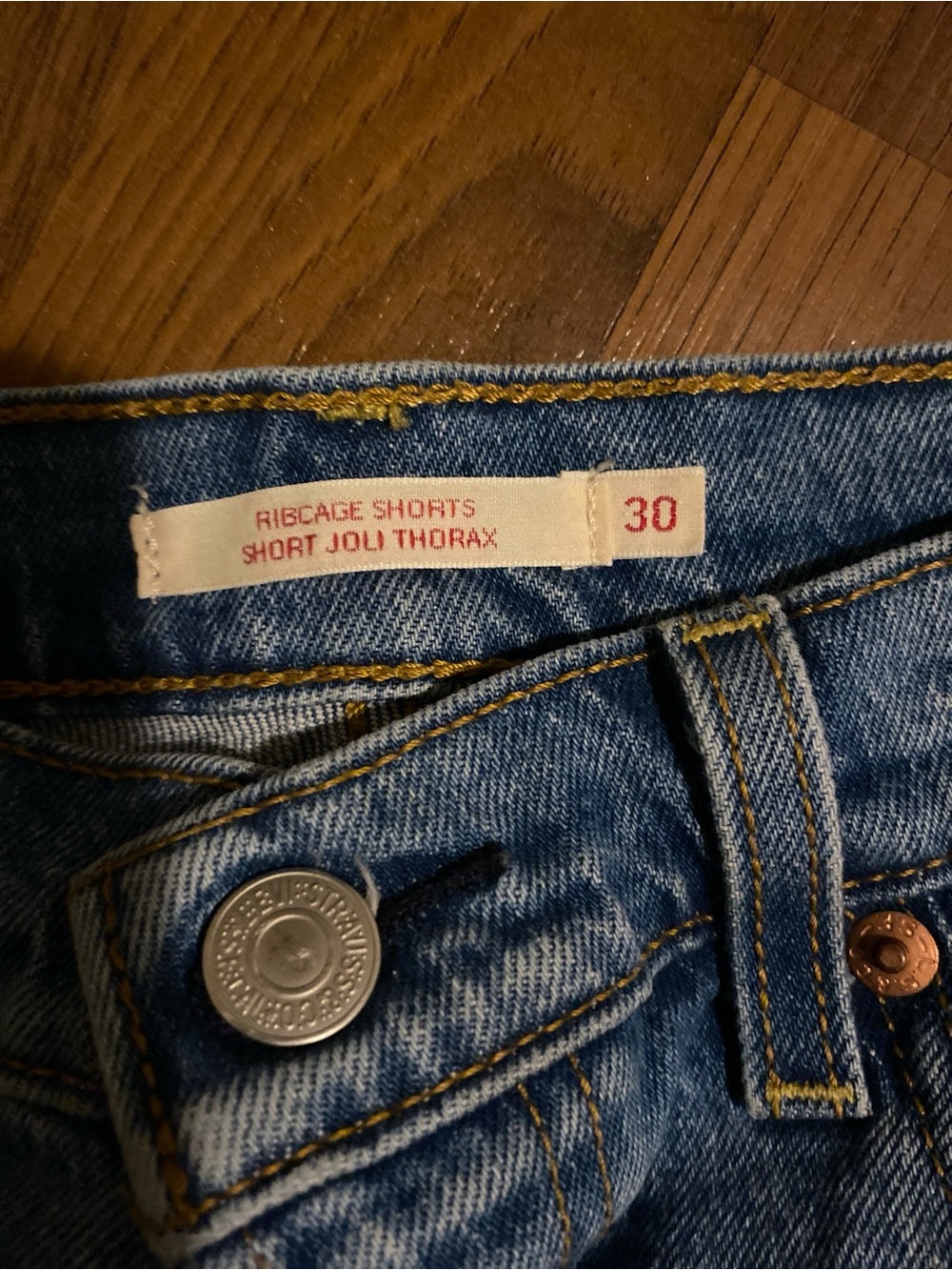 Levi’s Ribcage Shorts - Picture 6 of 6